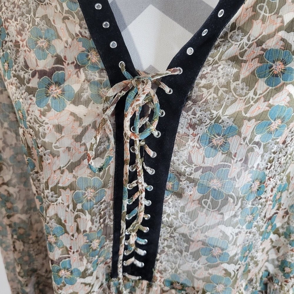 Zara Lace up Semi sheer Floral Long sleeve top Ruffled bottom Size Large - Picture 2 of 8